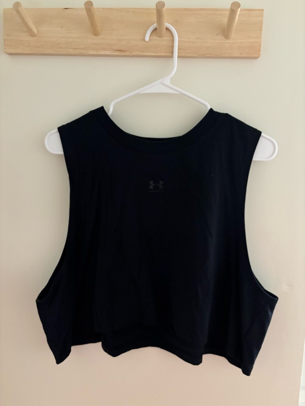 Under Armour Women’s Black Cropped Muscle Tank